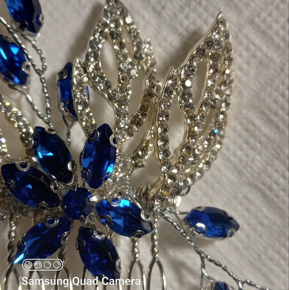 Beautiful Blue Hair Comb - Picture 8 of 16